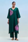 Buy_Priya Chaudhary_Green Chanderi V-neck Block Print Kurta And Pant Set _at_Aza_Fashions