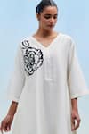 Priya Chaudhary_White Chanderi V-neck Block Print Kurta Pant Set _at_Aza_Fashions