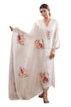 Shop_Sonali Methi_Off White Embroidery V-neck Floral Kurta Set _at_Aza_Fashions