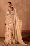 Buy_Mehak Murpana X AZA_Ivory Crepe, Georgette Embroidery V-neck Floral Print Anarkali With Dupatta _Online