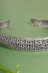 Mero Jewellery_Silver Floral Hairband _Online_at_Aza_Fashions