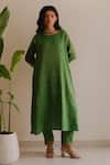 KAJAL AGRAWAL_Green Handloom Cotton Embroidery Round Neck Gaur Handwoven Kurta Set _at_Aza_Fashions