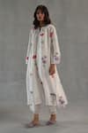 Buy_Roza_Ivory Chanderi Embroidery Round Neck Anais Floral Print Kurta And Pant Set _Online_at_Aza_Fashions