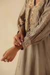 Buy_Begum_Gold Silk Sequins V-neck Saaz Phiran Kurta With Pant 