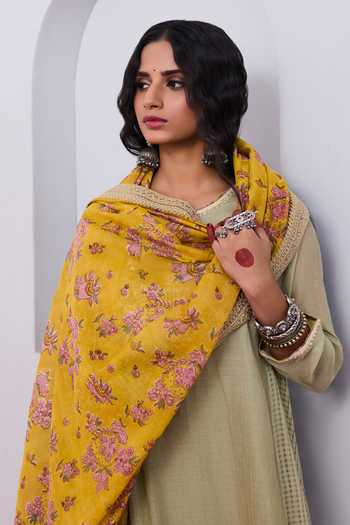 Buy_Pants And Pajamas_Green Chanderi Embroidery Round Neck Kurta Set 