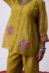 Pants And Pajamas_Green Chanderi Embroidery Round Neck Floral Top And Pant Set _at_Aza_Fashions