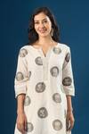 Naintara Bajaj_Off White Cotton Notched Neck Floral Print Kurta Set _at_Aza_Fashions