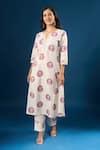 Buy_Naintara Bajaj_Off White Cotton Split V-neck Flower Print Kurta With Pant _at_Aza_Fashions