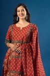 Naintara Bajaj_Red Cotton Embroidery Keyhole Neck Floral Print Kurta Pant Set _at_Aza_Fashions