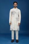 Buy_Countrymade_Ivory Cotton Embroidery Scattered Pattern Kurta Set _Online_at_Aza_Fashions