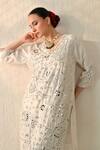 Shop_Ohh Crow_Cream Chanderi Silk Mirrors V-neck Embroidered Kurta Set _Online