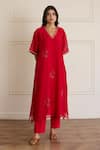 Buy_Juanita By Shubhda_Red Chanderi Embroidery V-neck Ruby Floral Pattern Kurta With Pant _Online_at_Aza_Fashions