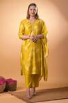 Buy_Mamicha_Yellow Cotton V-neck Fleur Print Kurta Pant Set _at_Aza_Fashions