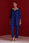 Buy_Sitaraa_Blue Embroidery Split V-neck Vyoma Kurta With Pant _at_Aza_Fashions