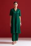 Buy_Sitaraa_Green Embroidery V-neck Ambhrini Pleated And Kurta With Pant _at_Aza_Fashions