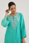 Nero India_Turquoise Chanderi Embroidery Round Neck Floral Kurta With Pant _Online_at_Aza_Fashions