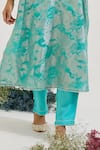 Nero India_Blue Jacquard Embroidery V-neck Textured Kurta With Pant _Online_at_Aza_Fashions