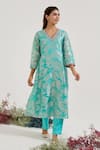 Buy_Nero India_Blue Jacquard Embroidery V-neck Textured Kurta With Pant _at_Aza_Fashions
