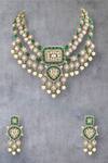 Buy_Auraa Trends_Green Crystals, Pearls Gold-plated Kundan Necklace Set _at_Aza_Fashions