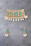 Buy_Auraa Trends_Gold Plated Pearls Kundan Choker Necklace Set _at_Aza_Fashions