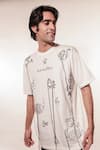 Buy_Jubinav Chadha_White Cotton Embroidery Kantha Doodle T-shirt 
