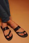 Buy Dmodot Black Toe Ring Pattern Leather Sandals at Aza Fashions Buy_Dmodot_Black Toe Ring Pattern Leather Sandals _at_Aza_Fashions