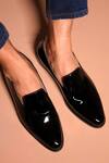 Buy_Dmodot_Black Motivo Lustro Leather Mules _at_Aza_Fashions