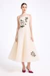 Gauri & Nainika_ Gnd Rst26-27_e07s7cgqyqa494 _Online_at_Aza_Fashions