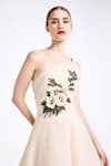 Buy_Gauri & Nainika_ Gnd Rst26-27_e07s7cgqyqa494 _Online_at_Aza_Fashions
