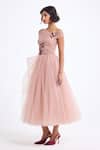 Shop_Gauri & Nainika_ Gnd Rst26-28_1xfw2s8fixhbuu _Online_at_Aza_Fashions