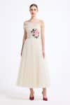 Shop_Gauri & Nainika_ Gnd Rst26-29_c2ulhx1e92ag3d _at_Aza_Fashions