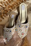 Buy_Fuchsia_Off White Pearls, Beads, Gemstones, Sequins, Embroidery Mojari Heels _at_Aza_Fashions