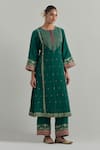 Ikshita Choudhary_Green Chanderi Embroidery Round Neck Kurta Set _Online_at_Aza_Fashions
