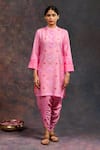 Buy_Prachi Kamat_Pink Viscose, Silk Mandarin Collar Morbagh Geometric Grid Print Kurta With Pant _at_Aza_Fashions