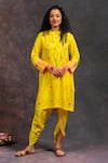 Buy_Prachi Kamat_Yellow Viscose, Silk Mandarin Morbagh Geometric Grid Print Kurta With Pant _at_Aza_Fashions