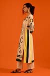 Indian Summer Story_Beige Embroidery V-neck Thread Kurta And Pant Set _Online_at_Aza_Fashions