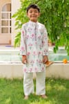 Shop_Plumcheeks_White Cotton Daisy Print Kurta Set _Online_at_Aza_Fashions