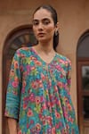 Buy_Vaayu_Green Muslin, Cotton V-neck Teal Bloom Print Kurta And Pant Set _Online_at_Aza_Fashions