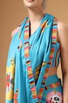 Buy_Gazab by Miku Kumar_Blue Modal, Satin V-neck Tivra Print Pre-draped Saree And Blouse Set _Online