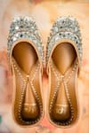 Buy_Loryphilory_White Aaina Embroidered Juttis _at_Aza_Fashions