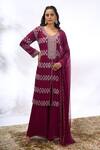Buy_Samyukta Singhania_Pink Georgette Embroidery, Zari V-neck Geometric Work Kurta Set _at_Aza_Fashions