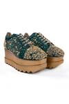 Anaar_Green Pathaka Wedge Embroidered Sneakers _at_Aza_Fashions
