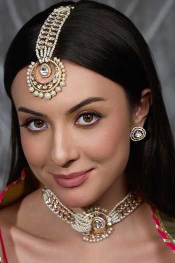 Buy_Joules by Radhika_Gold Plated Shaahi Shringar Maangtikka _at_Aza_Fashions