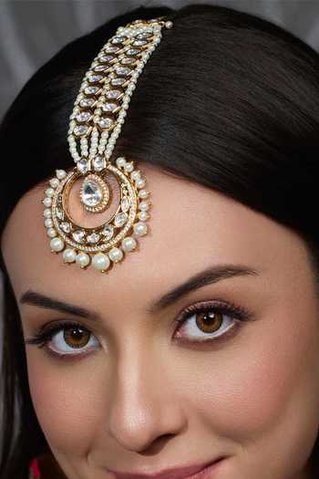 Shop_Joules by Radhika_Gold Plated Shaahi Shringar Maangtikka _at_Aza_Fashions