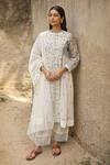 Buy_Amoree by Shikha Chaudhry_Off White Cotton, Silk Embroidery Round Neck Floral Pattern Kurta Set _at_Aza_Fashions
