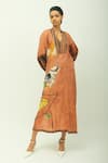 Buy_OFRIDA_Brown Split V-neck Mira Printed Kurta And Pant Set _at_Aza_Fashions