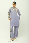 Buy_OFRIDA_Purple Viscose Mandarin Collar Nysa Hand Painted Print Kurta _at_Aza_Fashions