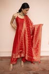 Buy_Safaa_Red Vegan Silk Zari Scoop Neck Shehnai Ki Dhun Kurta Set _at_Aza_Fashions