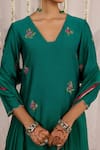 Buy_Myaara_Emerald Green Chanderi Embroidery Split V-neck Kurta Set 