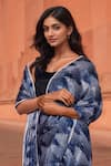 Buy_Naintara Bajaj_Blue Chinon Scoop Neck Abstract Print Pre-draped Saree With Blouse _Online_at_Aza_Fashions